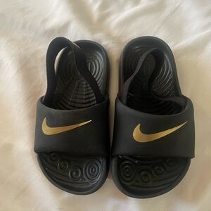 NIKE Toddler Sandals 7c
